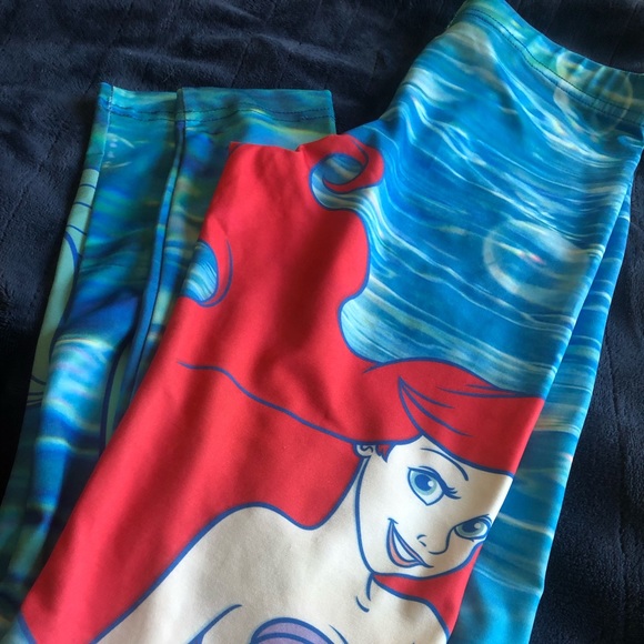 Disney Pants - Disney The Little Mermaid leggings size small EUC!